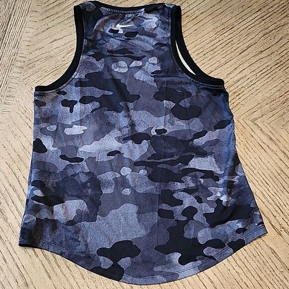 Nike camo workout top size S - Picture 3 of 4